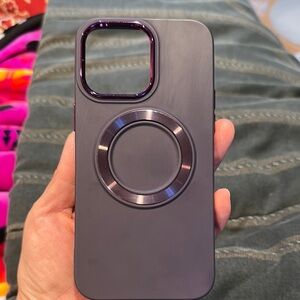 Gray MagSafe Compatible iPhone Case with Sleek Design